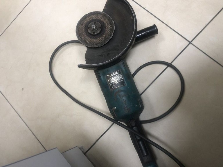 Купити Makita GA9020R Б/У