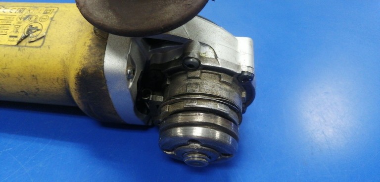 Дешево Dewalt DWE4207 з ломбарду