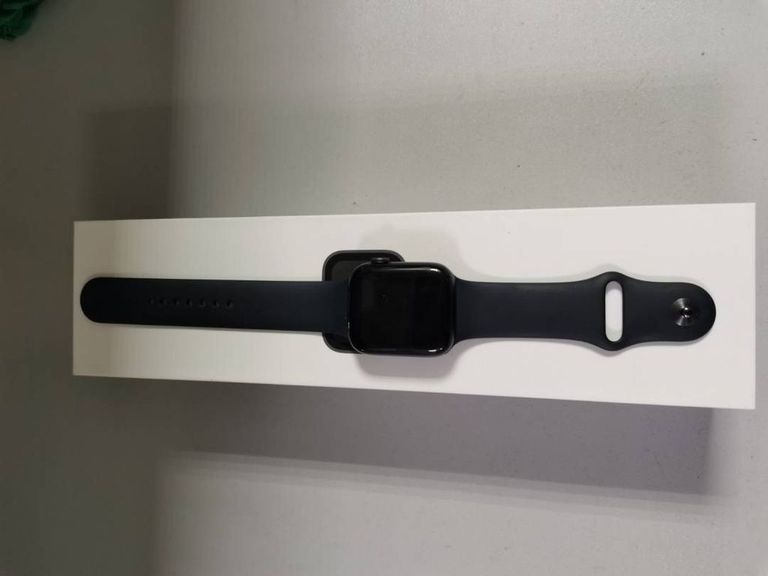 Apple watch se 44mm aluminum case