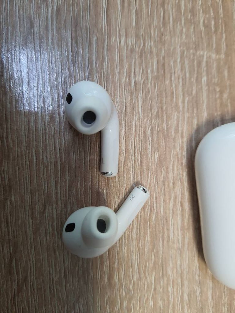 Apple AirPods Pro 2nd generation (MQD83)