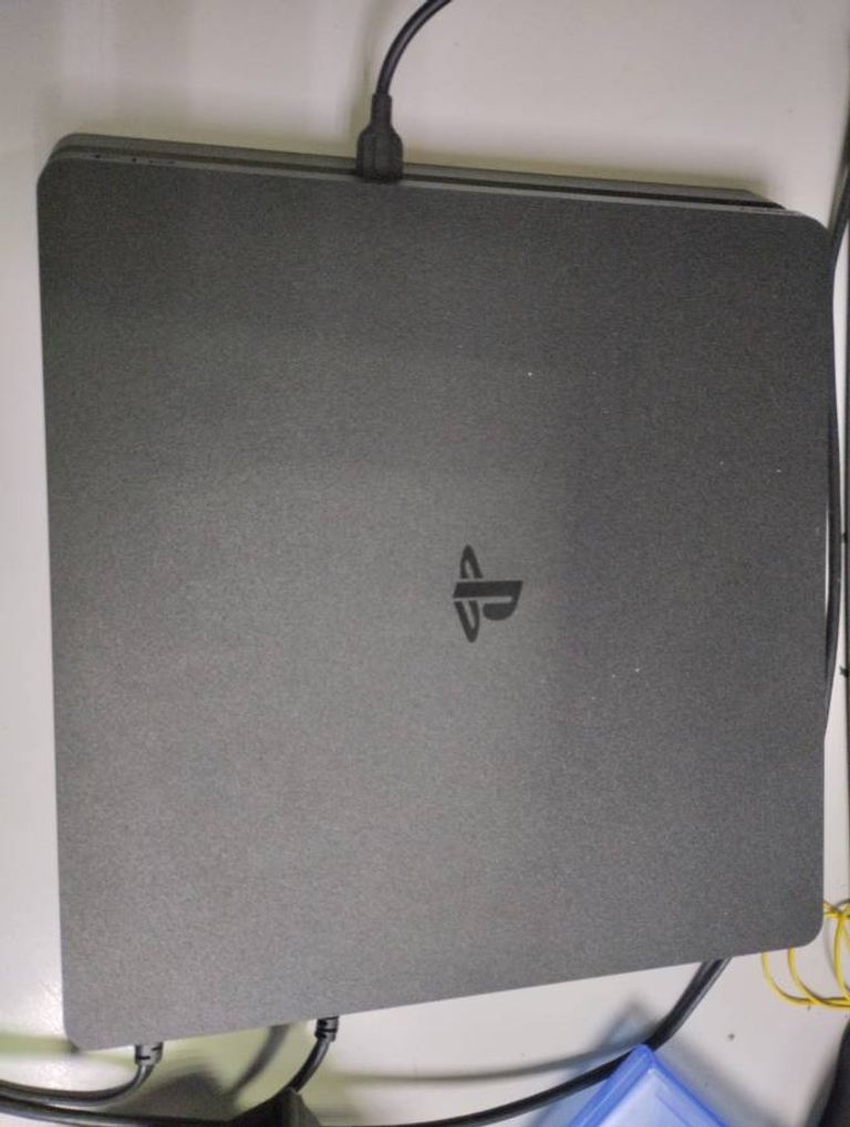 Sony ps 4 slim cuh-2208b 1tb