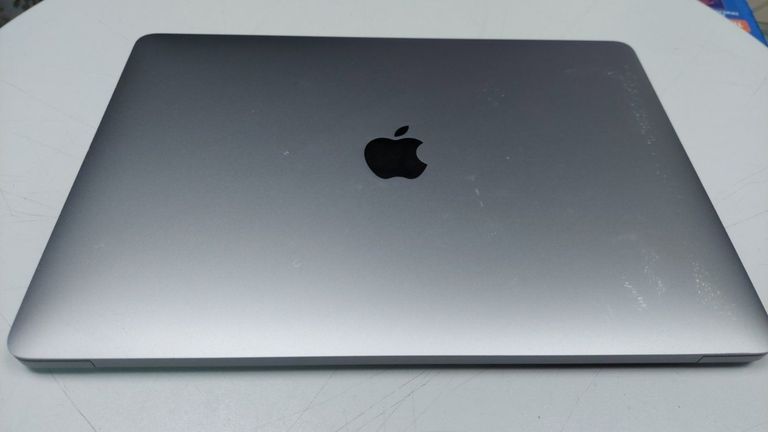 Дешево Apple macbook pro a2251 13,3"/ core i5 2,0ghz/ram16gb/ssd500gb/intel iris graphics з ломбарду