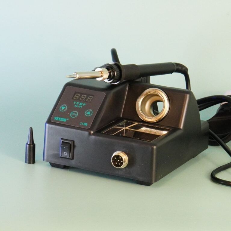 Купити Портативна станція 702L інноваційний інструмент для паяння з цифровим управлінням та високою точністю. Нова.  Б/У