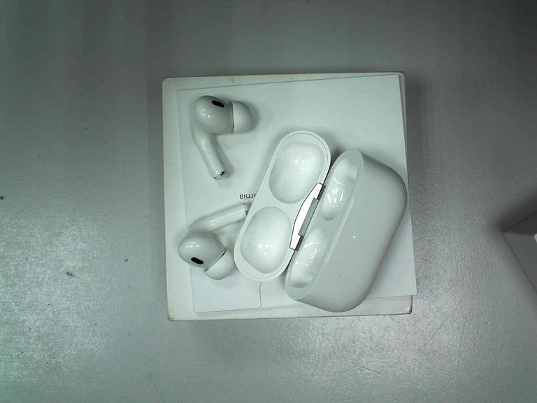Дешево Apple airpods pro 2nd generation with magsafe charging case usb-c з ломбарду