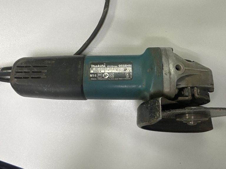 Купити Makita 9558HN Б/У