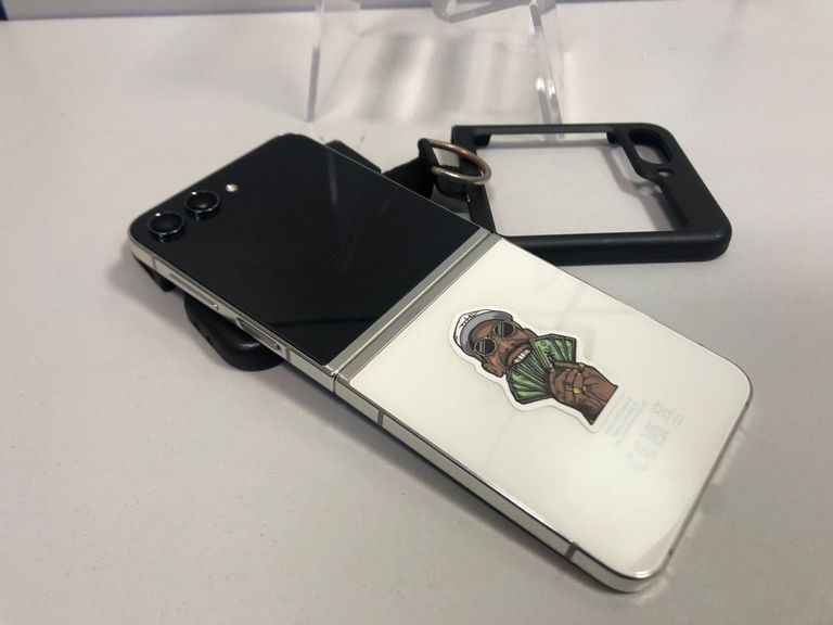 Samsung Galaxy Flip3 5G SM-F7110 8/256GB Black Код:01-200782950. Изображение 5