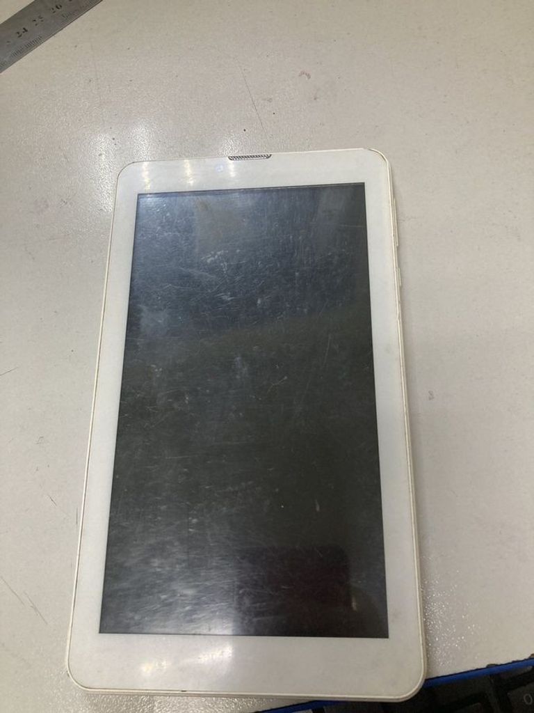 Дешиво Bravis np 725 3g ips с ломбарда