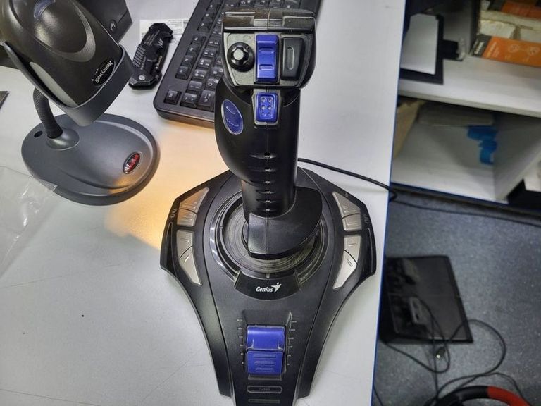 Дешиво Genius metalstrike 3d usb с ломбарда