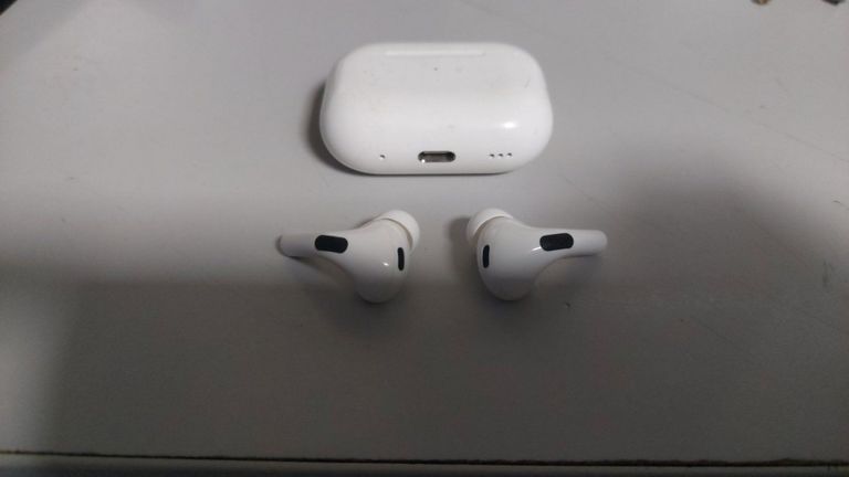 Купити Apple AirPods Pro 2nd generation (MQD83) Б/У