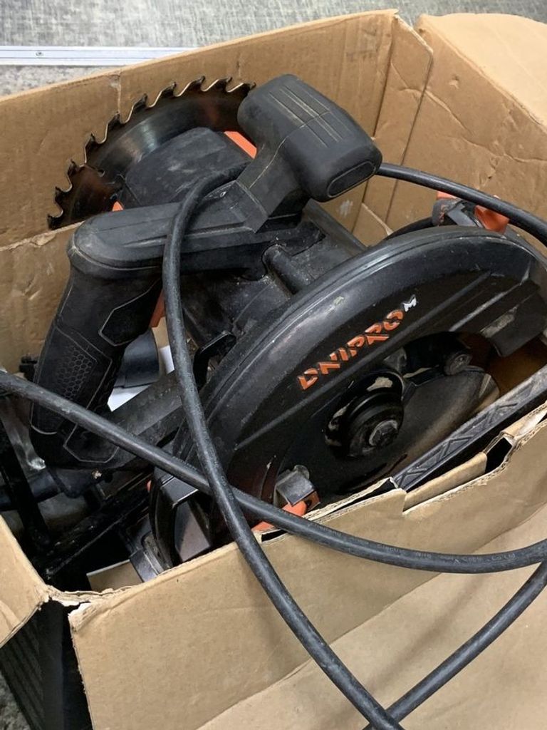 Дешево Dnipro-M cs-185lx з ломбарду