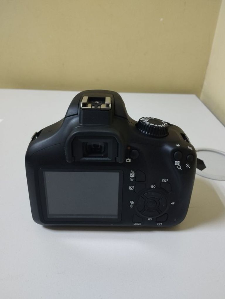 Дешево Canon eos 4000d + ef-s 18-55mm macro 0-25m 0,8ft з ломбарду