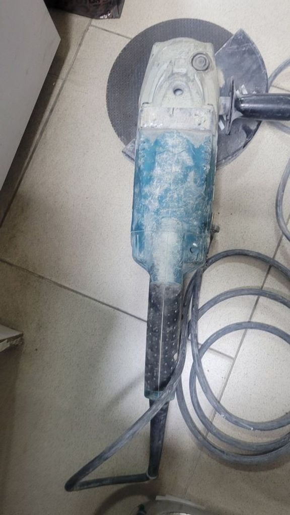 Дешево Makita GA9020 з ломбарду