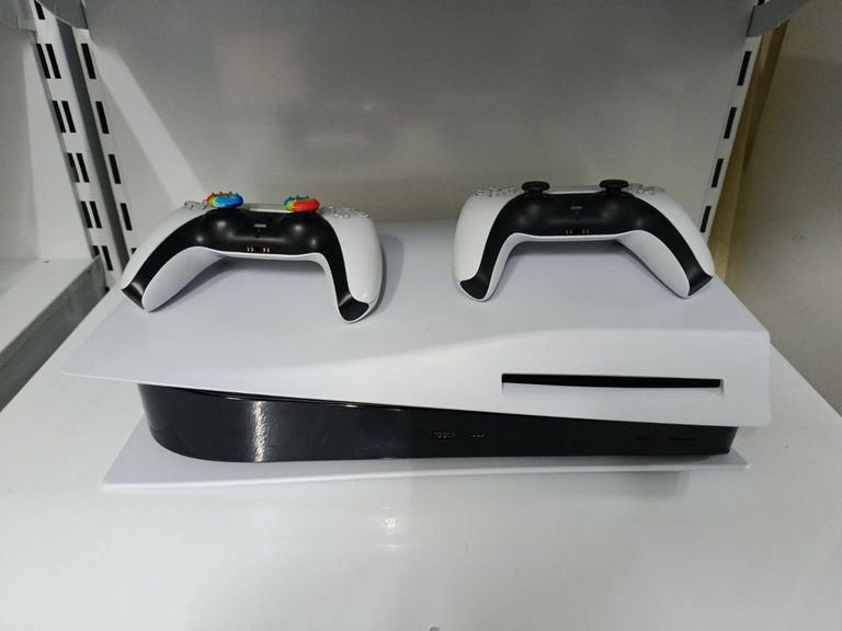 Купити Sony playstation 5 825gb + 2 джойстика Б/У