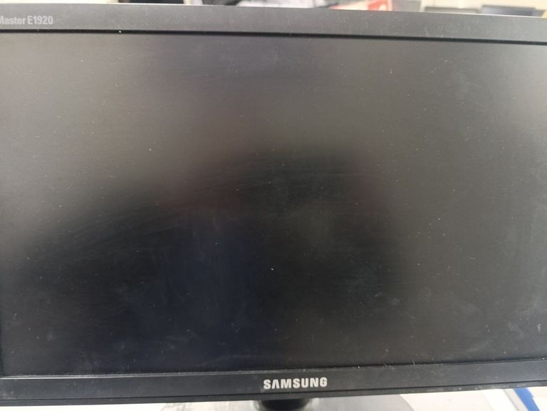 Купити Samsung e1920 Б/У