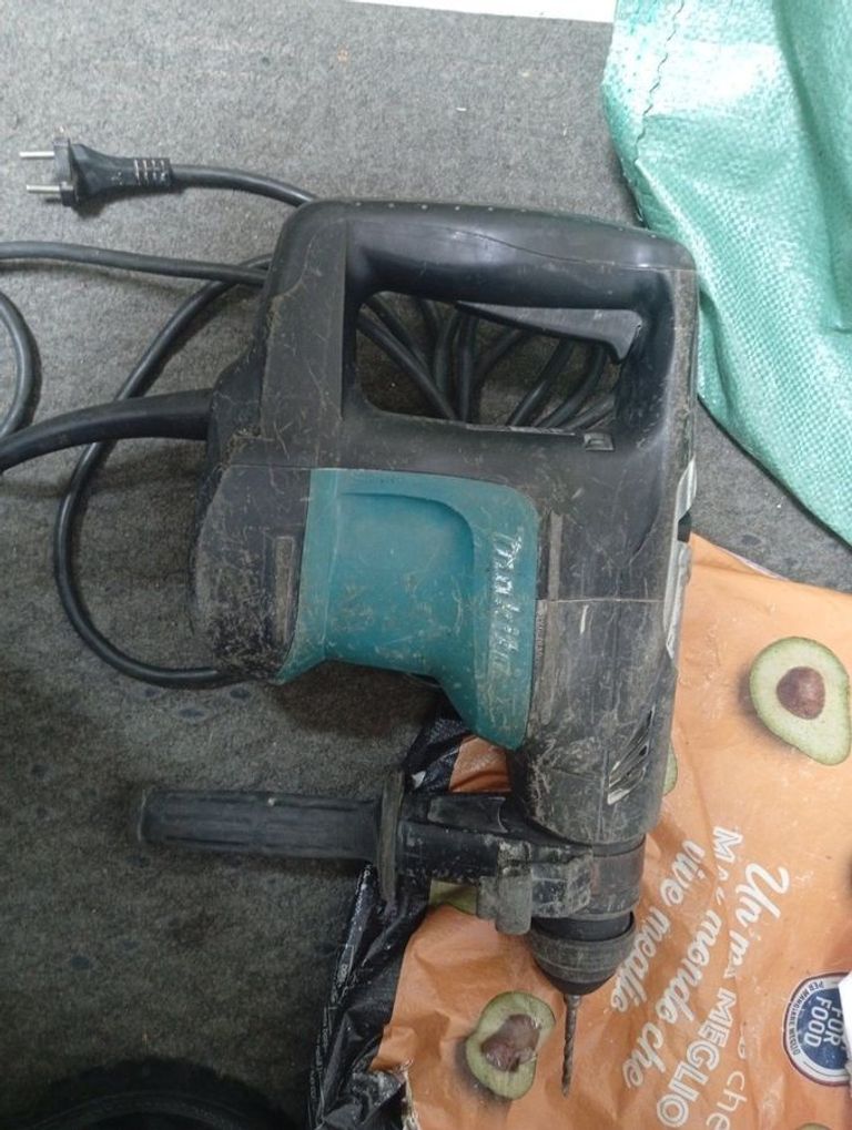 Дешево Makita HR3200C з ломбарду