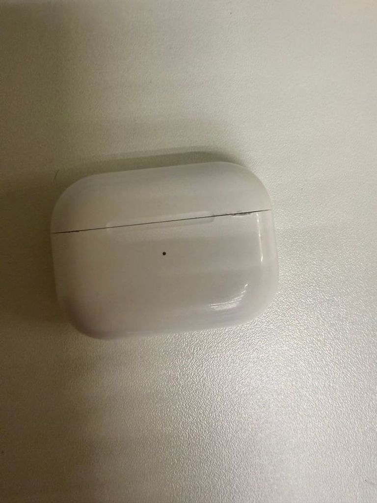 Купити Apple airpods pro 2nd generation with magsafe charging case usb-c Б/У