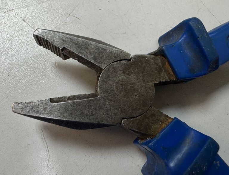 Дешево Без Виробника (викрутка+плоскогубці) з ломбарду