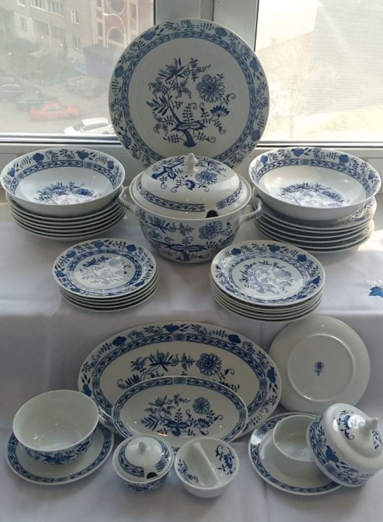 Купить ЗНАМЕНИТИЙ ФАРФОРОВИЙ СТОЛОВИЙ СЕРВІЗ "СИНІЙ ЛУК" Б/У