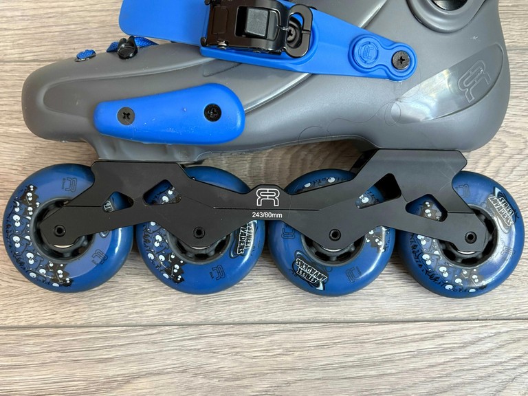 Дешево FR Skate FR1 80 Grey Blue, р.41 EU з ломбарду
