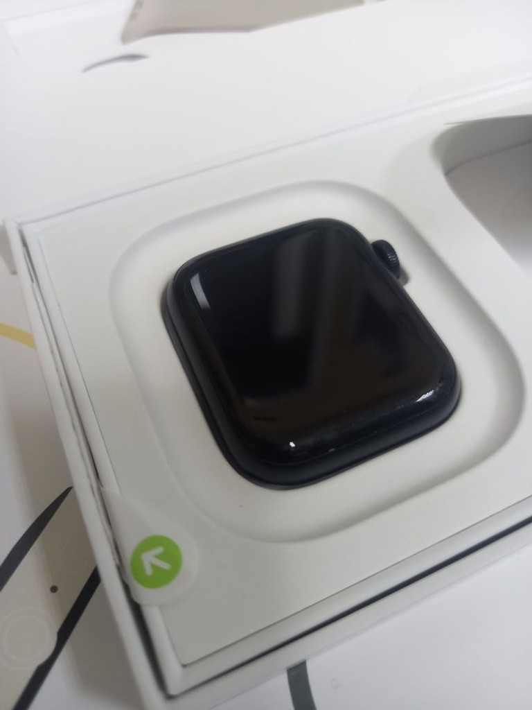 Оголошення Apple watch se 2 gps 40mm aluminum case with sport Б/У