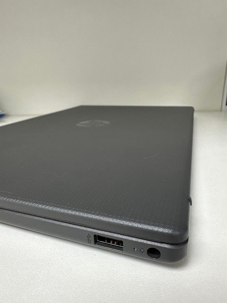 Дешиво Hp 15/athlon 7120u ddr5/8gb ddr5/hdd *відсутній/ssd 256 gb/*інтегрована с ломбарда
