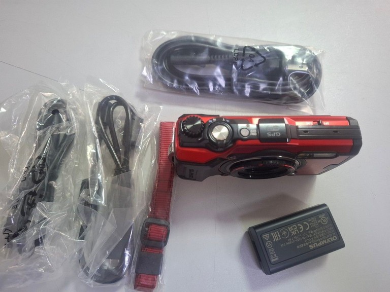 Дешево Olympus TG-6 Red (V104210RE000) з ломбарду