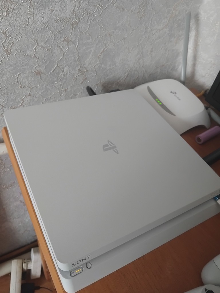 Купити Sony PlayStation 4 Slim (PS4 Slim) 500GB + Horizon Zero Dawn Б/У