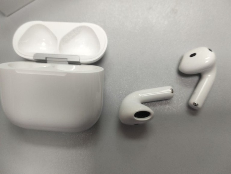 Купити Apple airpods 4 with active noise cancellation Б/У