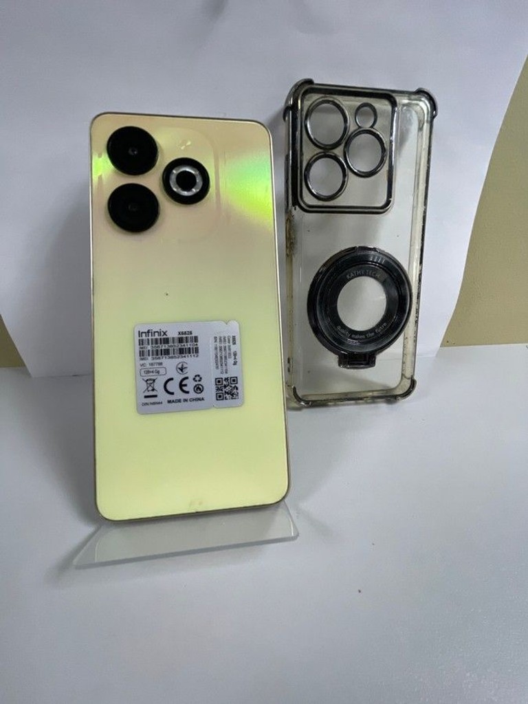 Купити Infinix smart 8 x6525 4/128gb Б/У