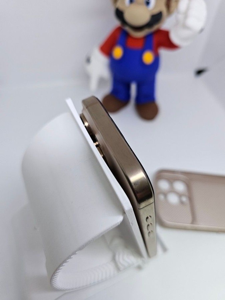 Apple iPhone 16 Pro 128GB eSIM Desert Titanium (MYMC3) Код:01-201075289. Зображення 6