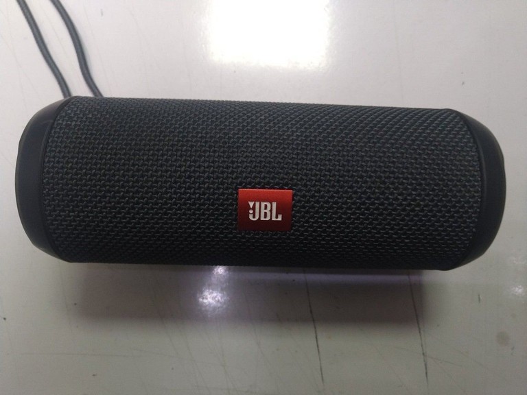 Купить Jbl flip essential Б/У