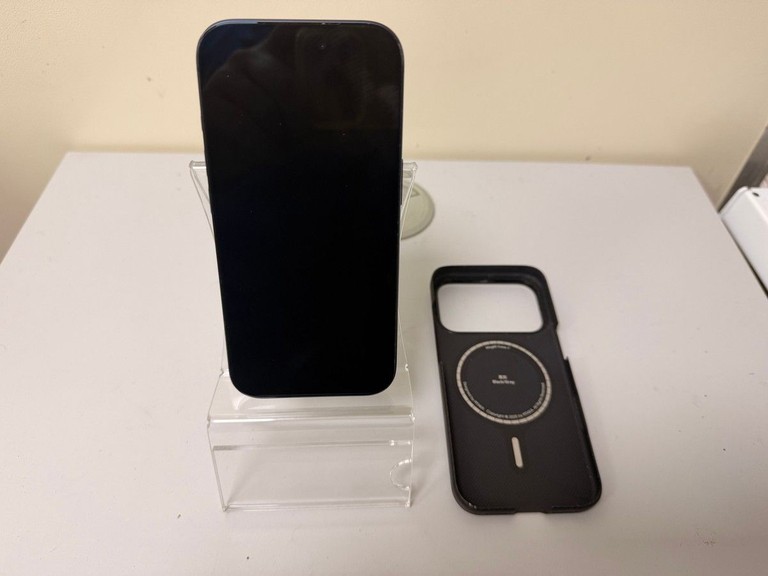 Купить Apple iPhone 17 Pro 256GB Deep Blue (MG8J4) Б/У