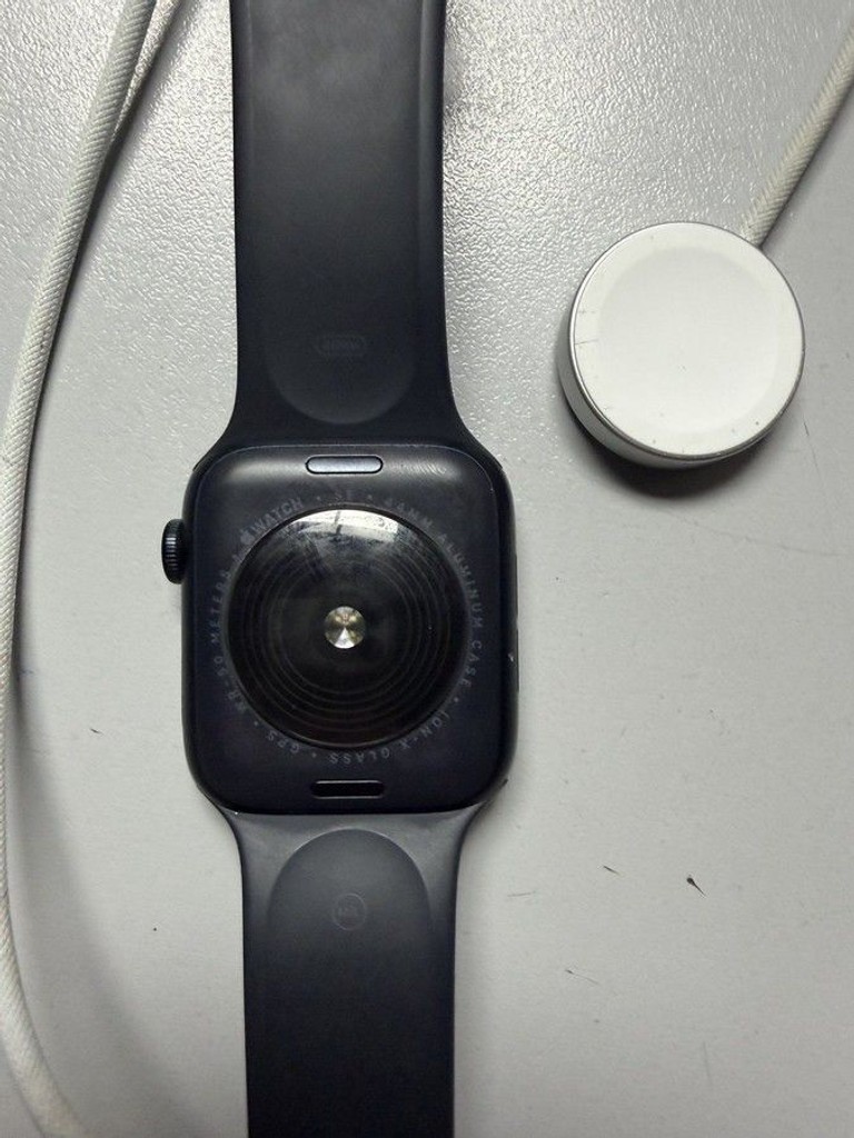 Оголошення Apple watch se 3 gps 44mm alu. case Б/У