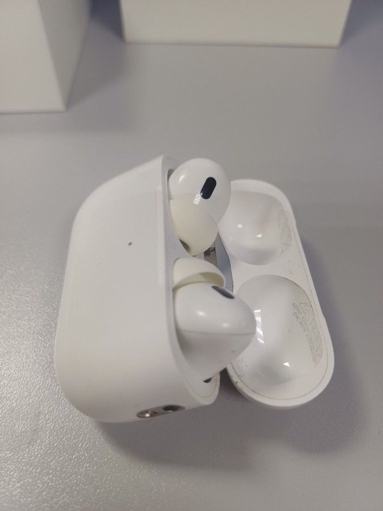 Apple airpods pro 2nd generation magsafe Код:01-201110328. Изображение 5