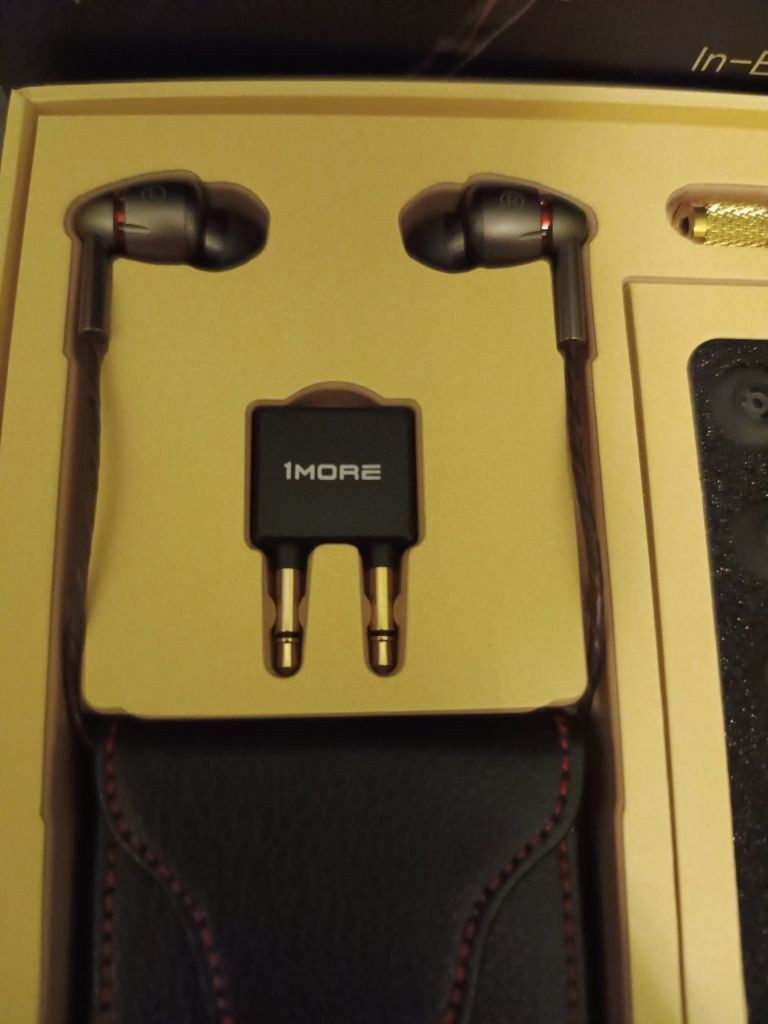 Дешево 1More quad driver in-ear headphones e1010 з ломбарду