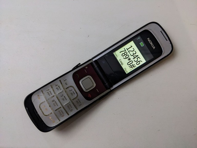 Купити Nokia 2720 fold 2009г. Б/У