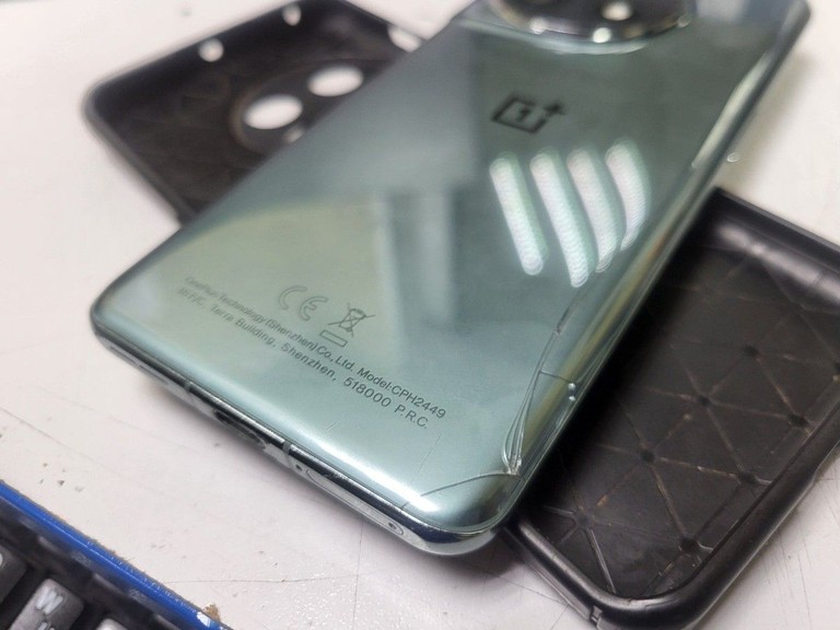 Купити Oneplus 11 8/128GB Black Б/У