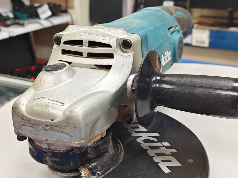 Дешево Makita GA9050 з ломбарду