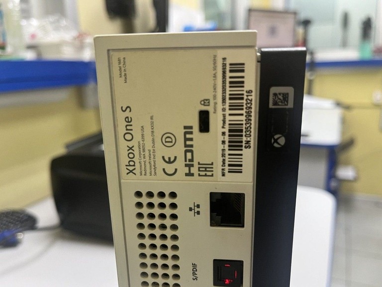 Купити Microsoft Xbox One S 1TB Б/У