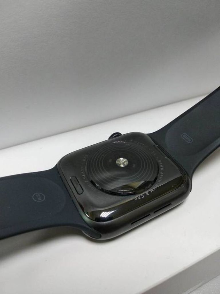 Apple watch se 44mm aluminum case