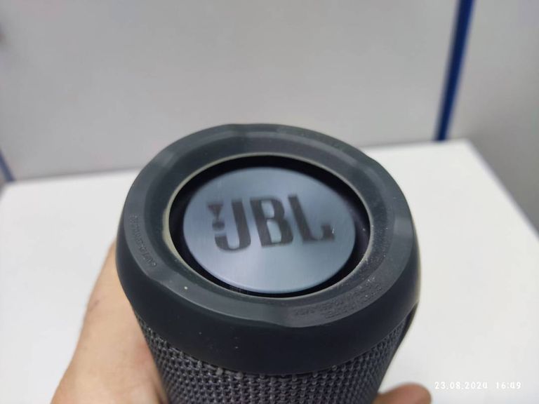 Jbl flip essential