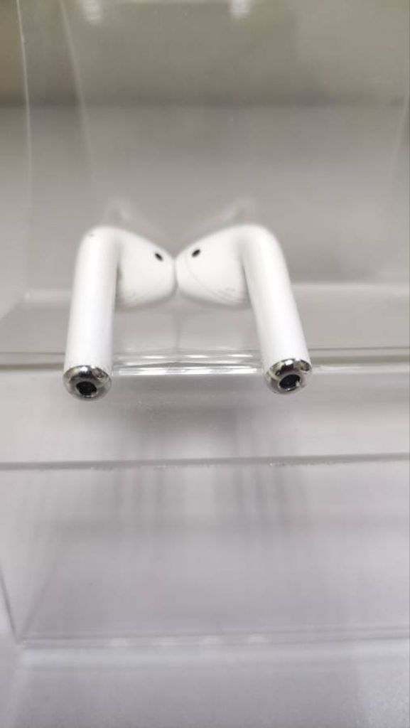 Apple airpods 2nd generation with charging case