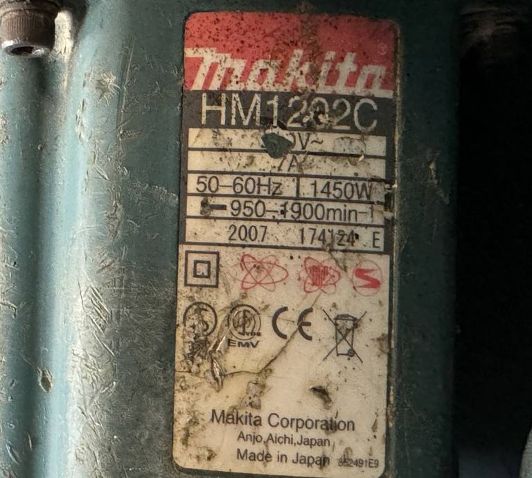 Makita hm1202c