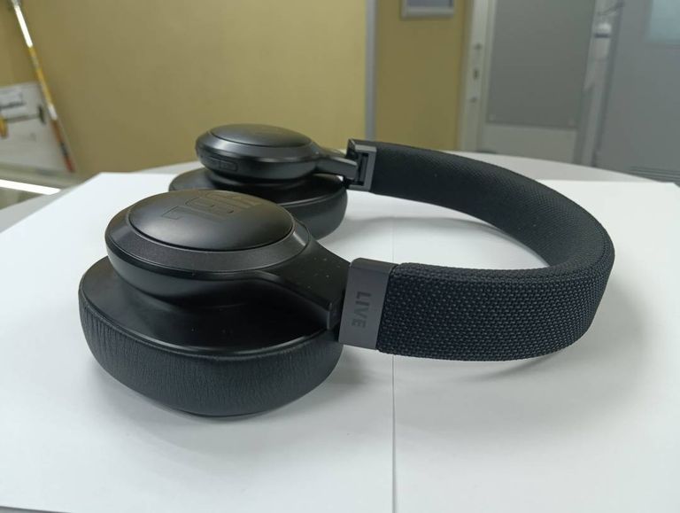 Дешево Jbl live 660nc з ломбарду