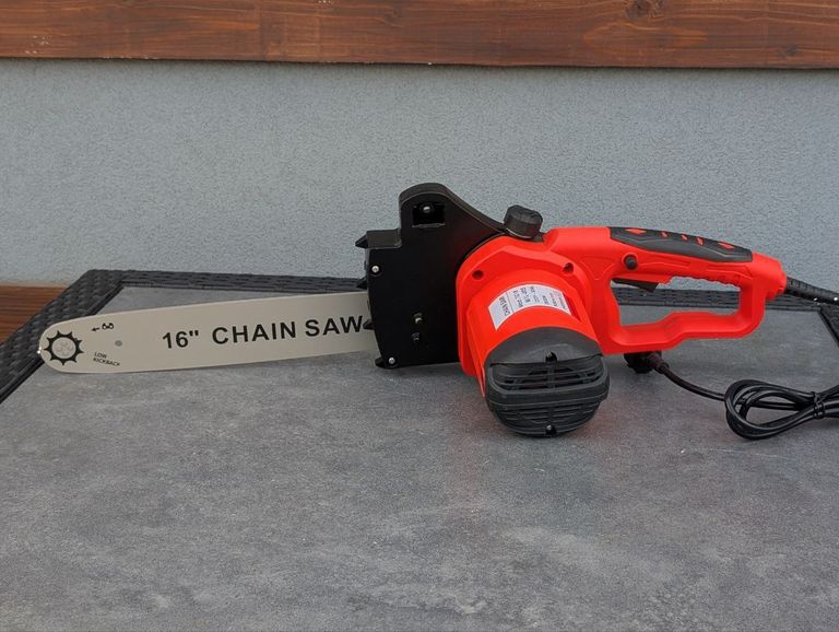 Купить Пила ланцюгова електромережева Chain Saw 7018.  220 В 2 кВт, шина 16"/40см, 56 звеників. Нова.  Б/У