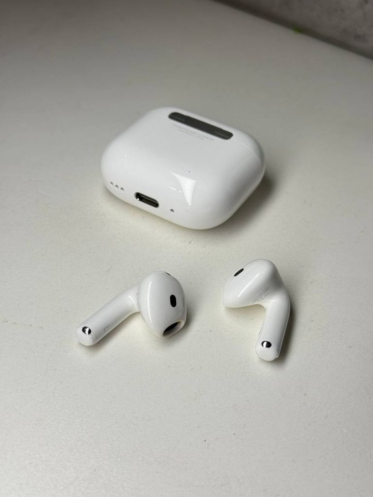 Дешево Apple airpods 4 with active noise cancellation з ломбарду