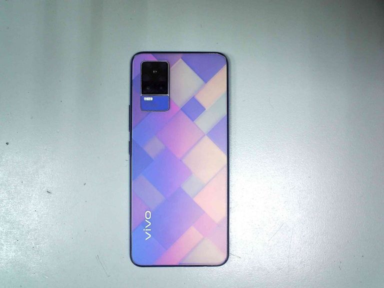 Дешиво Vivo v21e 8/128gb с ломбарда