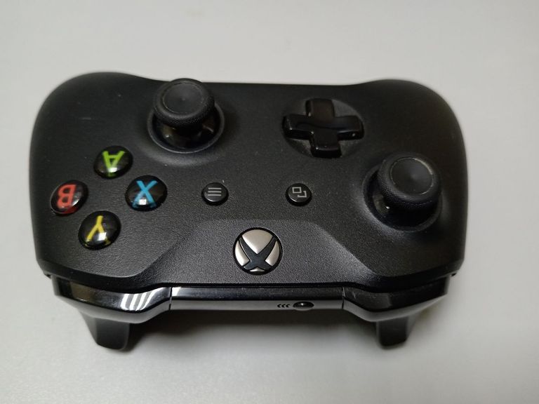 Microsoft Xbox One X 1TB White Код:01-200780437. Зображення 7