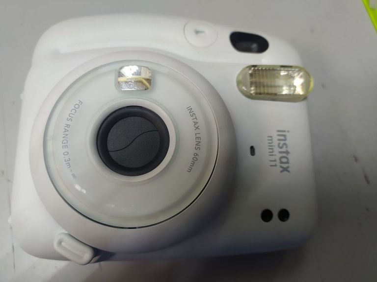 Купити FUJIFILM INSTAX Mini 11 Б/У