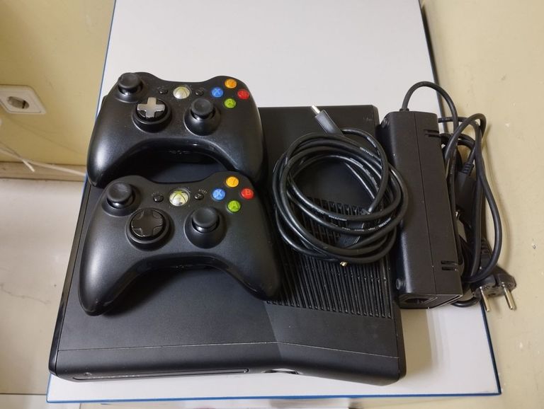 Купити Microsoft xbox 360s console 1439 250gb Б/У